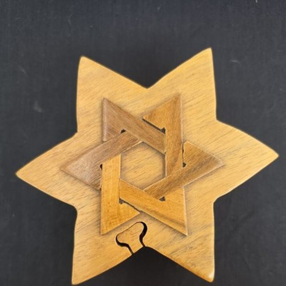 Vintage Hand Carved Wood Star of David Secret Puzzle Box Judaica Trinket 5¼"